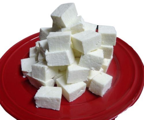 Natural Made With Hygienically Packaged Half Sterilized Fresh Yellow Paneer, 1 Kg