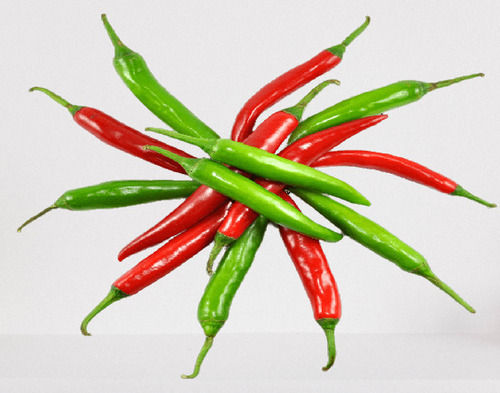 A Grade Nutrient Enriched 100 Percent Natural Fresh Spicy Green Chilies 