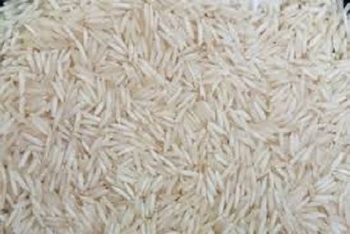  सूरज की रोशनी में सुखाए जाने वाले सामान्य रूप से उगाए जाने वाले लंबे दाने वाले बासमती चावल