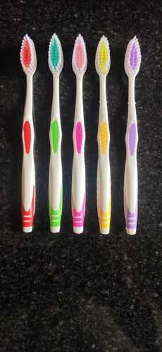 Lightweight Strong Plastic Handle And Nylon Bristles Adult Tooth Brushes