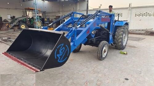 स्टैंडर्ड बकेट के साथ ट्रैक्टर फ्रंट और लोडर 800 किलोग्राम