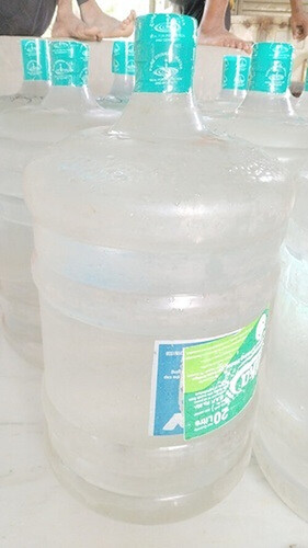 20 लीटर क्षमता वाले पीने के पानी के लिए प्लास्टिक कंटेनर 