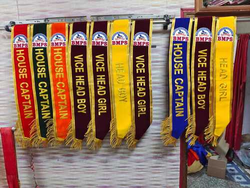 स्कूल इवेंट्स और समारोहों के लिए स्कूल सैश