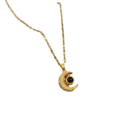 Crescent Moon Gold-plated Pendant Necklace Gender: Women