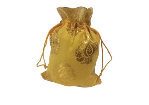 Khaddi Banarasi Fabric Potli Bags Capacity: Standard