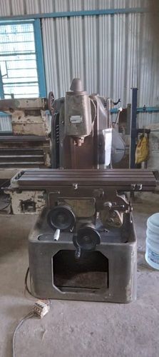 Used Industrial Vertical Milling Machine Capacity: 100 Liter/Day