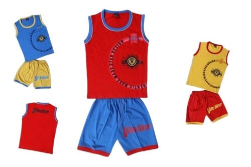 बच्चे के लिए टी शर्ट और शॉर्ट्स