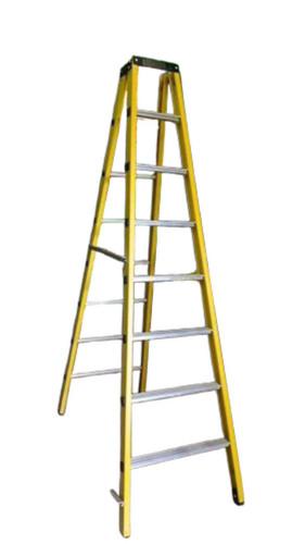Folding Ladder - Size: Na