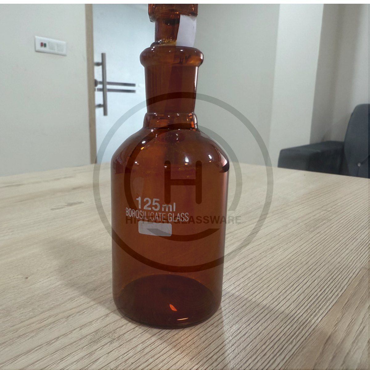 Amber Reagent Bottle - Material: Borosilicate Glass 3.3