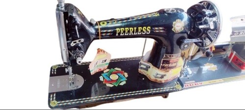 Domestic Sewing Machines - Color: Black