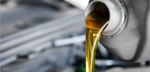 Engine Oil - New Liquid, 100% Purity, Very Good Quality, Light Yellow, High Performance, 1 Kg Bottle