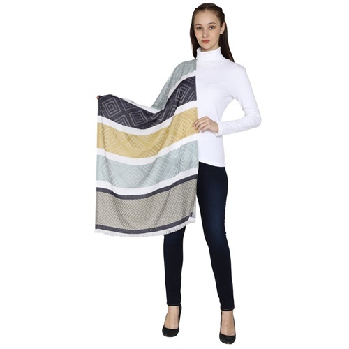 Model Wool Stole