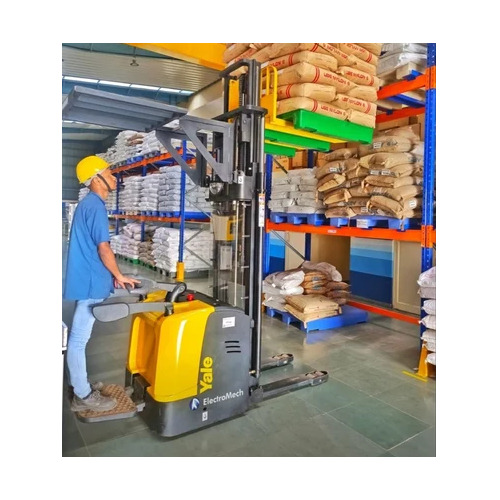 Electric Stacker Yale