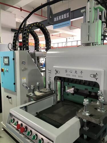Small Vertical Liquid Silicone Injection Molding Machine - Clamping Force: 617/(63)Kn(Tf) Kilonewton (Kn)