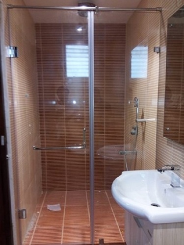 Plain Glass Shower Partition