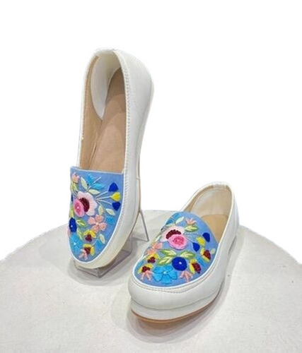 Women Shoes - Color: ...............