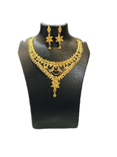Artificial Necklaces - Color: Golden .
