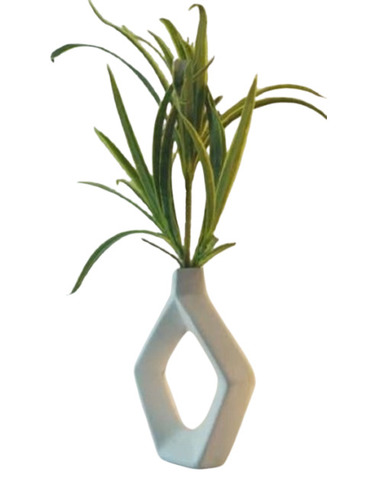 White Terracotta Hand Painted Vase - Capacity: 0.5 Kg