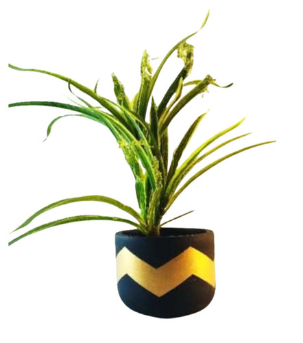 Golden Zigzag Terracotta Decorative Pot - Capacity: 2 Kg
