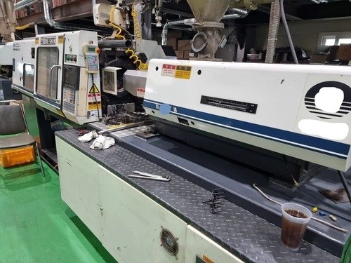 Plastic Injection Molding Machine