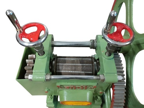 Semi Automatic 8 Inch Ci Mild Steel Sugarcane Juice Machine