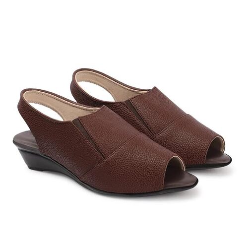 Women Shoes - Color: Brown