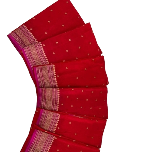 लाल Banarasi साड़ी