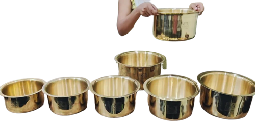 Brass Peetal Bhagona Tope Cooking Pot 4 Ltr - Color: Golden