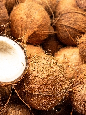 Semi Husked Coconut
