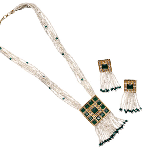 Gold Polish Pearl Beaded Pendant Set