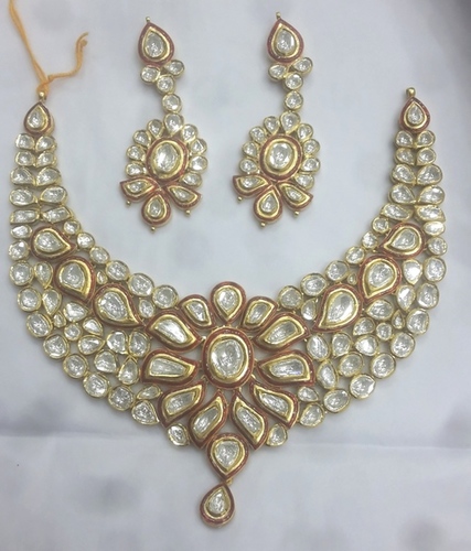 Trandy Diamond Necklace Set