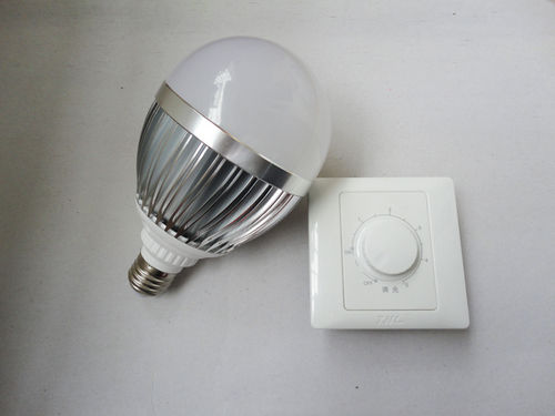 Dimmable 9W E27 LED Bulb with 110 to 230V AC Input Voltage