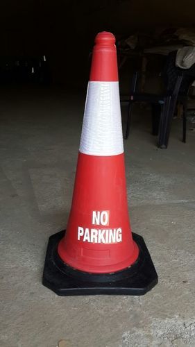 Traffic Safety Cones with Plastic Chains and Hooks