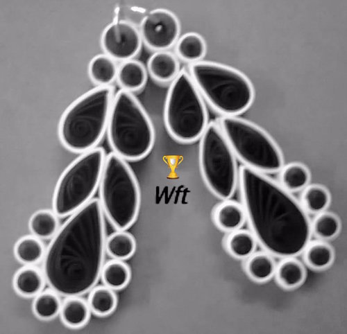 ट्रेंडी ब्लैक एंड व्हाइट चांडलियर ईयररिंग