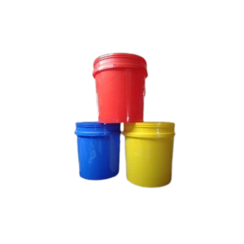 भारी पानी की बाल्टियाँ