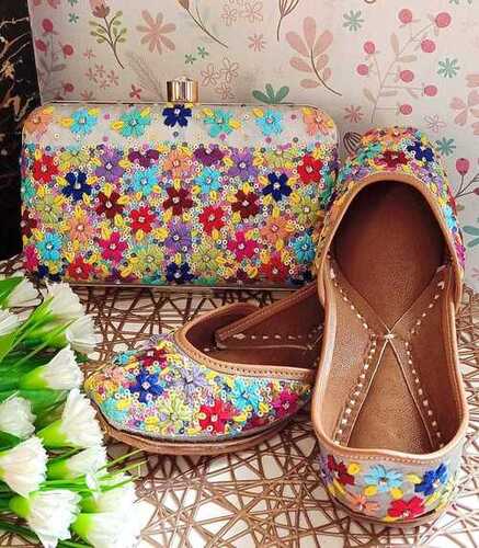 मल्टी एक्सपोर्ट क्वालिटी फैंसी पंजाबी जूती और क्लच एम्ब्रॉइडर्ड कॉम्बो