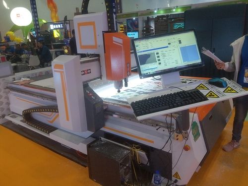 White Ccd Cnc Router 1325 For Outfit Cutting