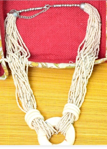 स्टोन मेटल थ्रेड एंड बीड्स हैंडमेड आर्टिफिशियल ज्वेलरी