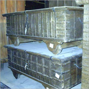 लकड़ी का ट्रंक बॉक्स