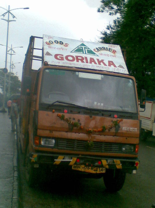 परिवहन सेवाएं LVC ट्रक