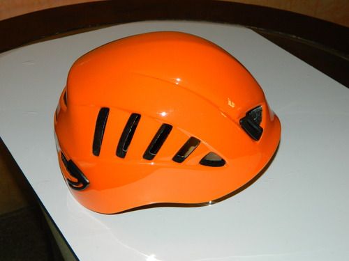 MOUNTAINEERING HELMET