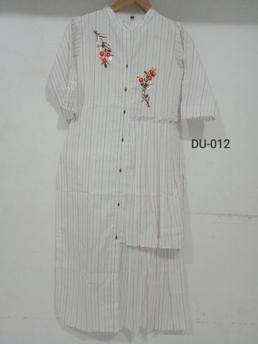 Various Colors Are Available Short Sleeve Ladies Designer Kurti