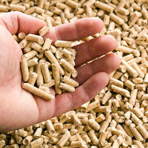 100% Pine Wood Pellets with Density of 680kg / m2 and 5.3% Humidity