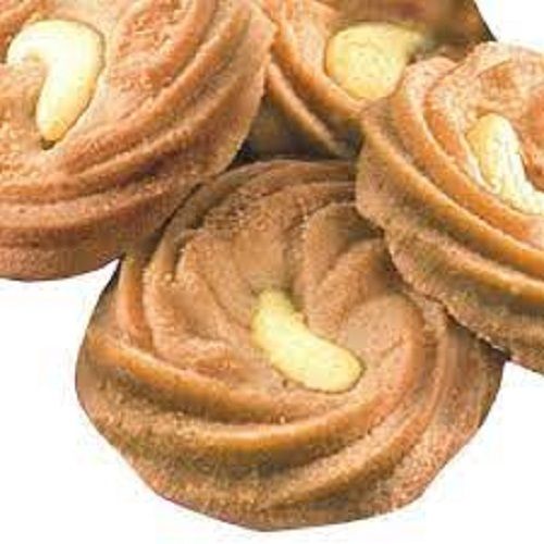 Hygienically Processed Round Shaped Sweet And Crispy Cashew Bakery Biscuit