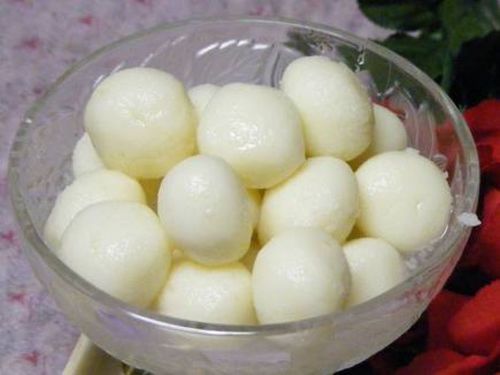 Soft Spongy And Delicious Tasty Indian Dessert Fresh Rasgulla Sweet, 500g Pack