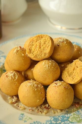 Tasty And Delicious Sweet Taste Surdhenu Besan Ladoo, 1Kg Carbohydrate: 71 Grams (G)