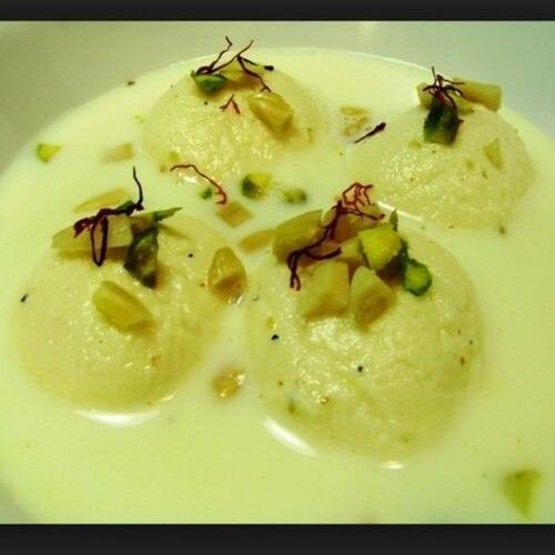 Regular-Sized (Clotted Cream) Flavoured With Cardamoms Sweet Rasmalai, 1 Kg