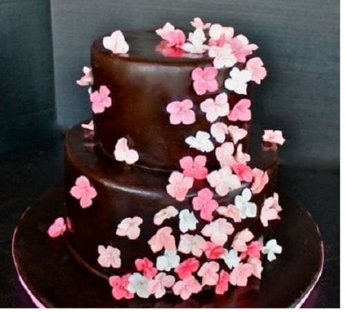 Multiple Layer, Creamy and Spongy 6 Kilogram Customized Brown Chocolate Wedding Cake