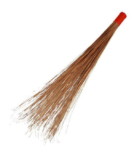 सफेद नो डस्ट वाटर प्रूफ प्लास्टिक ब्रूम जिसकी साइज 41 इंच है सफाई के लिए इस्तेमाल की गई शेल्फ लाइफ: 1 साल