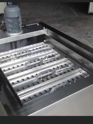  Long Life And Durable Energy Efficient High Performance Door Chest Freeze Capacity: 230 L Liter/Day